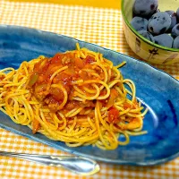 Snapdishの料理写真:落合務シェフのレシピ🧑‍🍳ミートソース🍝ニンニク入りアレンジ🧄ナガノパープル🍇|1614さん