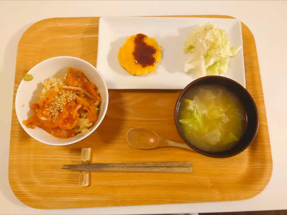 今日の夕食　鮭漬丼、ハムカツ、キャベツの味噌汁|pinknari🐰🌈さん