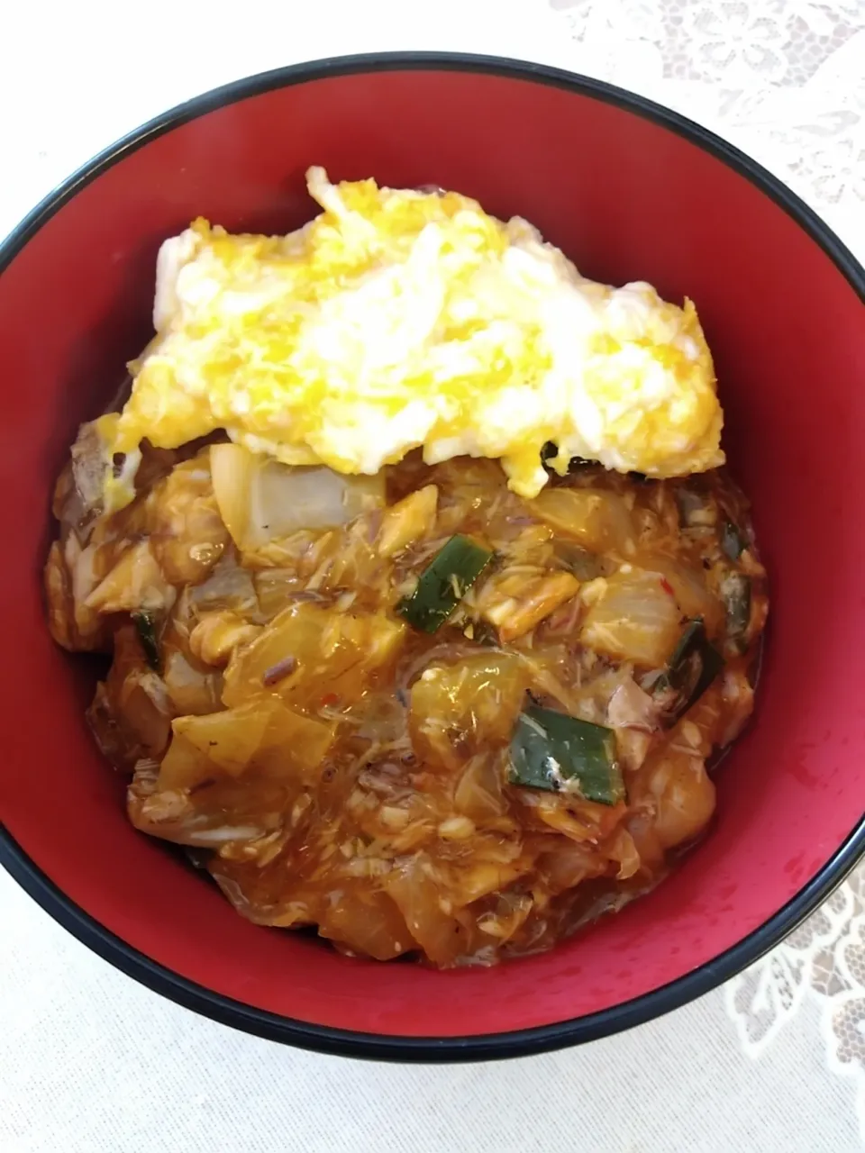 さば缶のチリソース丼卵添えて。息子朝ごはん|m.rafuさん