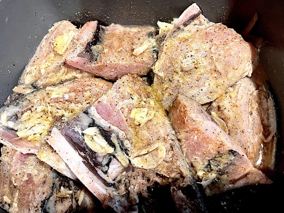 Homemade marinated daing na bangus or milkfish marinated in garlic, blackpepper, & vinegar - after 24-48hrs panfry it🔥|🌺IAnneさん