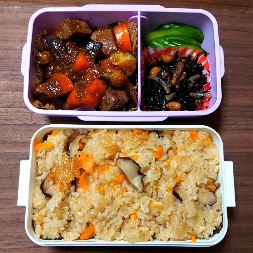 今日の手作り弁当は、三目おこわの牛ステーキ弁当。

献立は、
・三目おこわ（椎茸・人参・油揚げ）
・牛ステーキ（なすと人参付き）
・ひじき煮
・きゅうりのぬか漬|Mars＠釜飯作り研究中さん