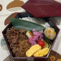 Snapdishの料理写真:牛すき焼き弁当|Atsuko  Oshimaさん