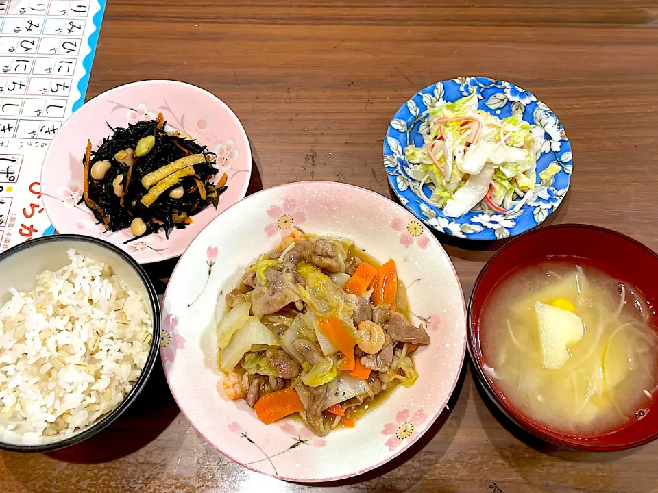 豚肉と白菜の旨煮　じゃがバター味噌汁　白菜とカニかまのマヨポン和え　ひじきの煮物|おさむん17さん