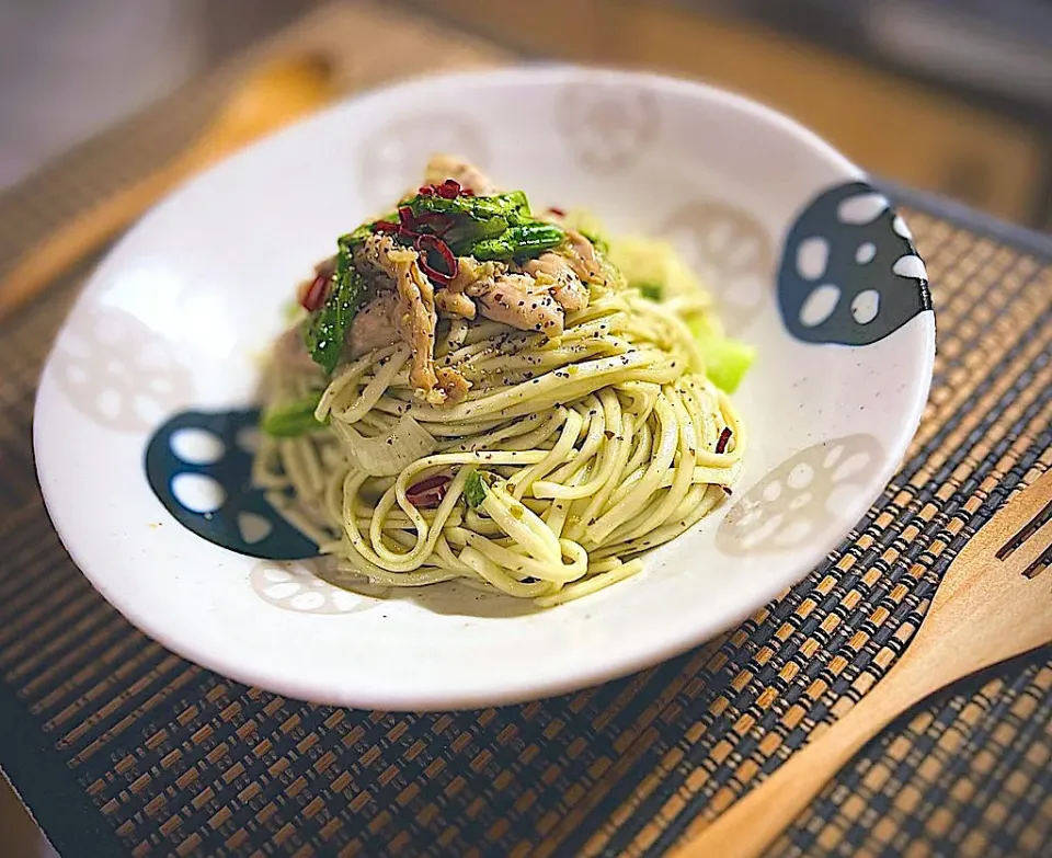 セセリと青梗菜のジェノベーゼ焼きうどん|カジさん