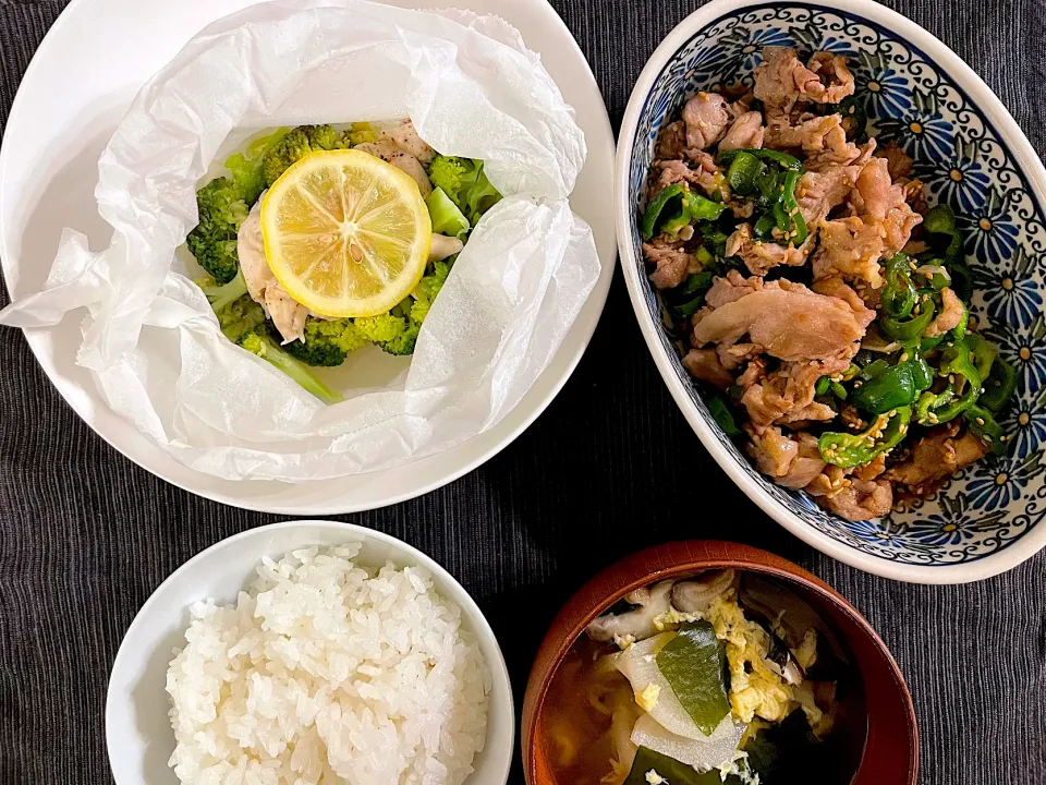 ささみとブロッコリーのレモンバター蒸しがメインのお夕飯🌛|みーぬさん