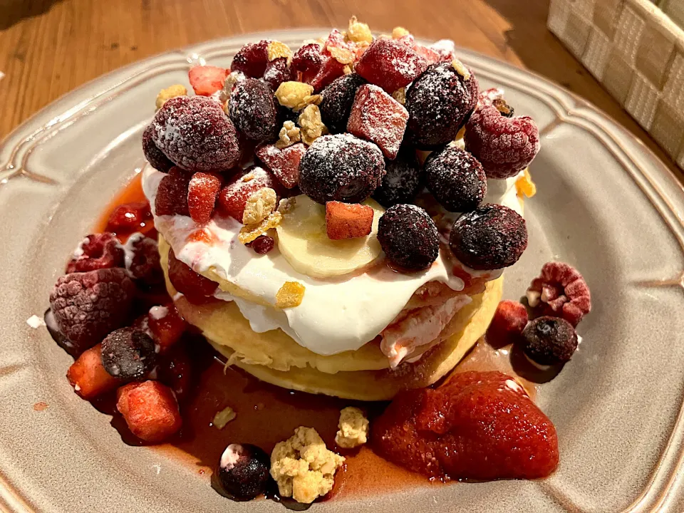 Snapdishの料理写真:＊ベリーパンケーキ🥞🫐🍓＊|＊抹茶＊さん