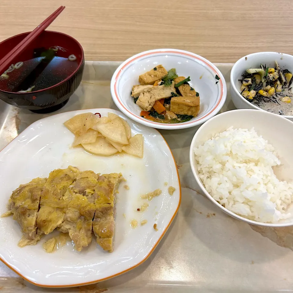 ちょっと食べた寮の夕食😋|すかラインさん