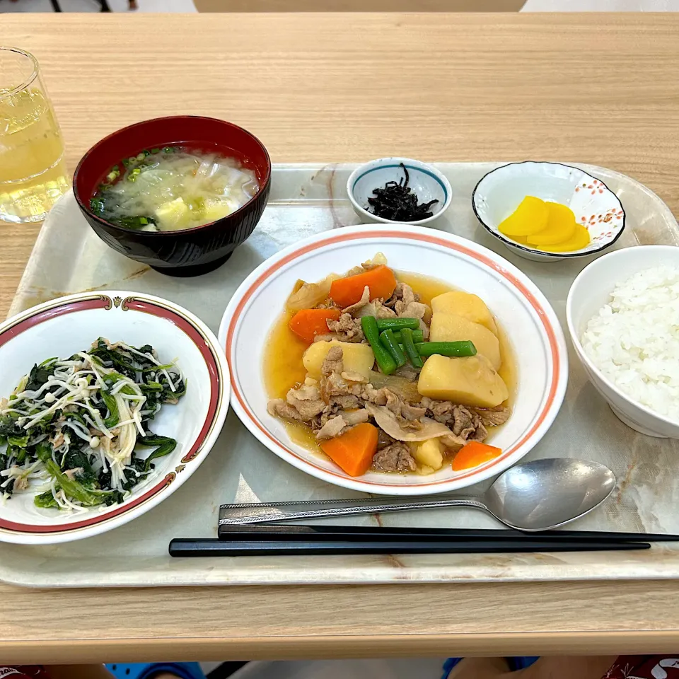 寮の朝食😋多い|すかラインさん