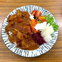 Snapdishの料理写真:赤ワインとトマトソースプラスの極上仕上げのカレーライス〜賄いは美味しいってみんなに褒められた😊