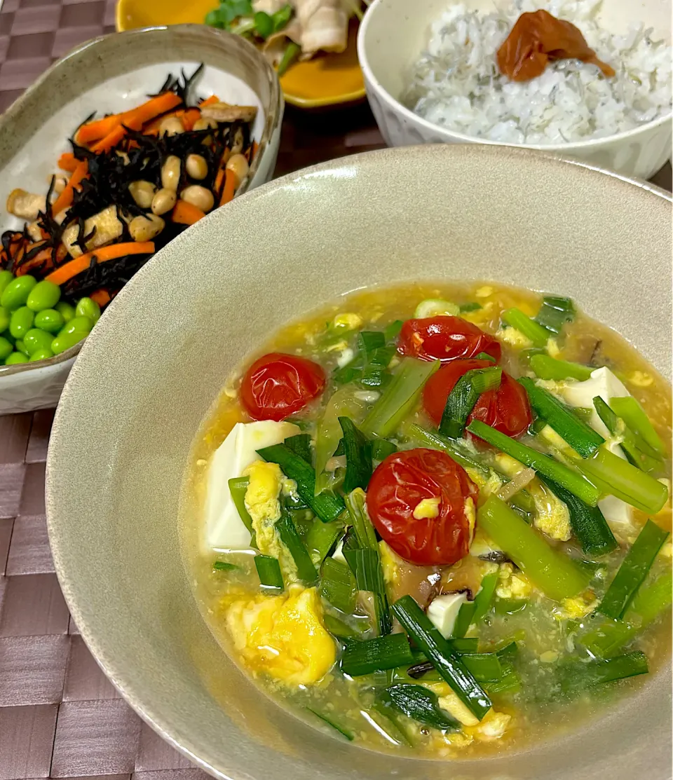 Snapdishの料理写真:夜食に近い夕飯🍽️豆腐あんかけ､ひじき煮物､じゃこごはんに|にゃっきさん