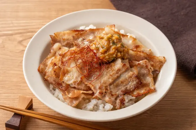 Snapdishの料理写真:ねぎ味噌豚丼|マルコメ キッチンさん