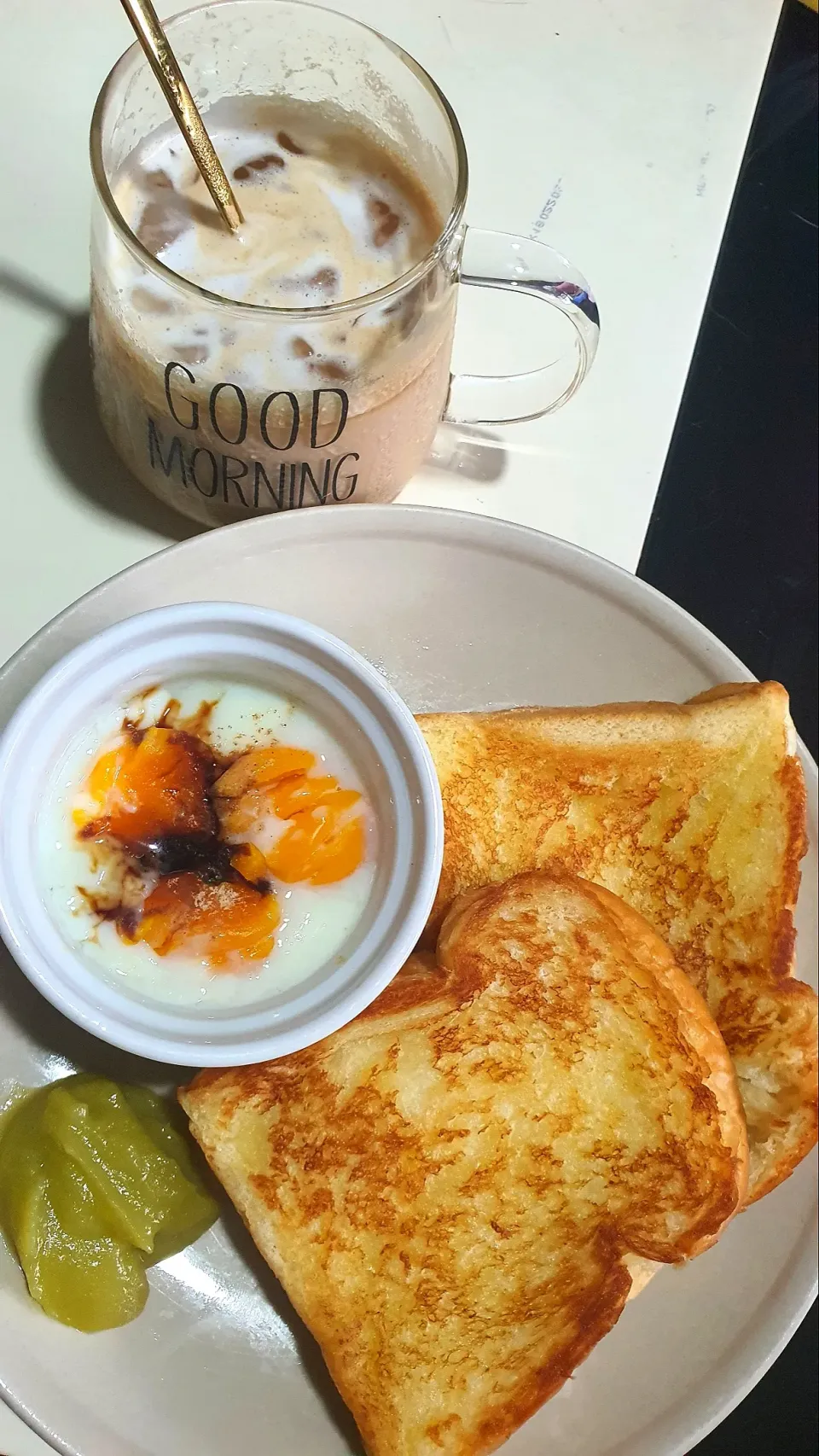 Snapdishの料理写真:Good morning breakfast: butter toast with eggs + pandan kaya 😋 but first coffee latté 😘💕|🌷lynnlicious🌷さん