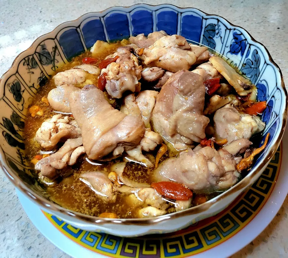 Snapdishの料理写真:steam chicken drumstick with chinese herbs.|Cindy Hoさん