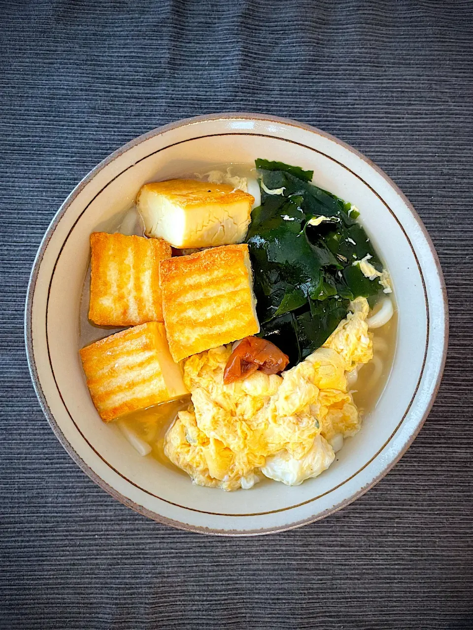 Snapdishの料理写真:在宅ランチの日のうどんランチ。あるものなんでも入れてみる…|みーぬさん