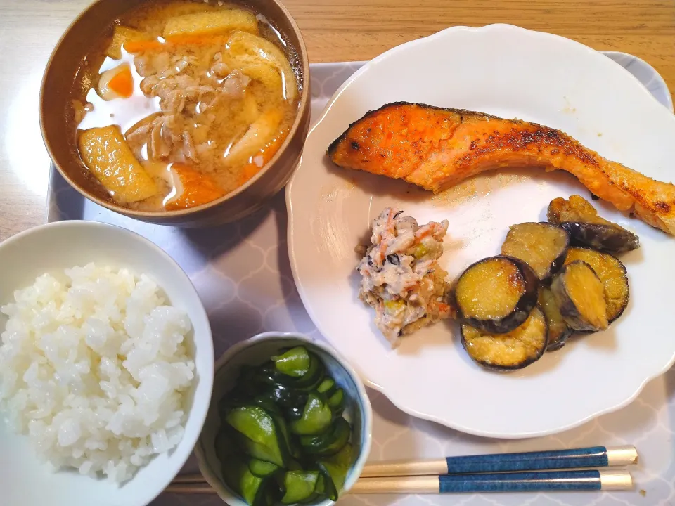 豚汁　鮭の西京焼き　茄子の酢味噌和え|さゆさん