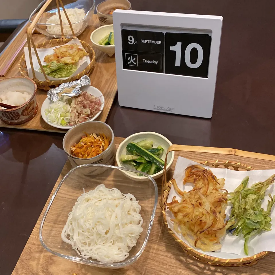 Snapdishの料理写真:かき揚げ、にんじんしりしり|papinさん