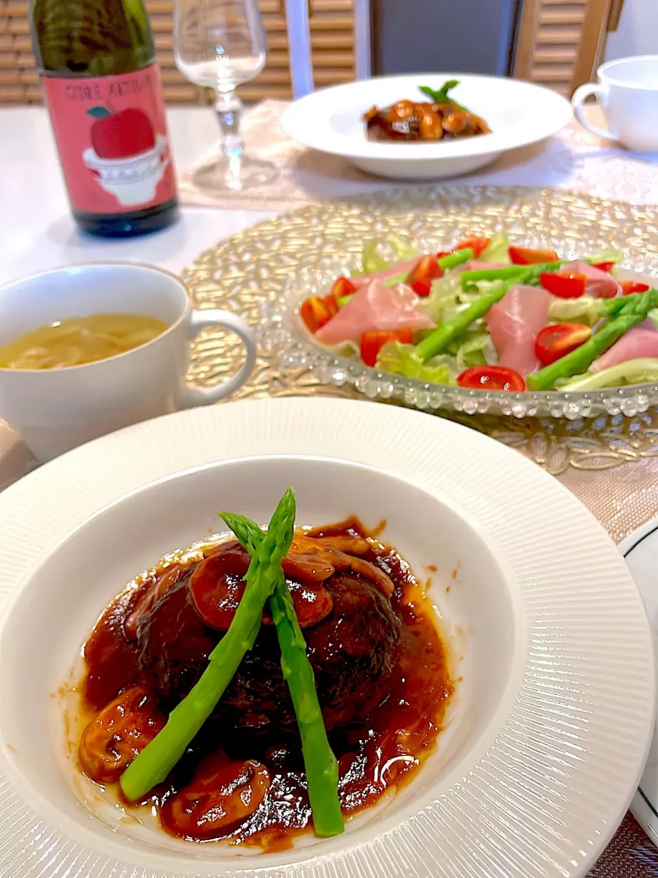 Snapdishの料理写真:和牛ハンバーグ　マッシュルームソース　生ハムサラダ🥗　野菜スープ　シードル🥂|blue_bird07さん