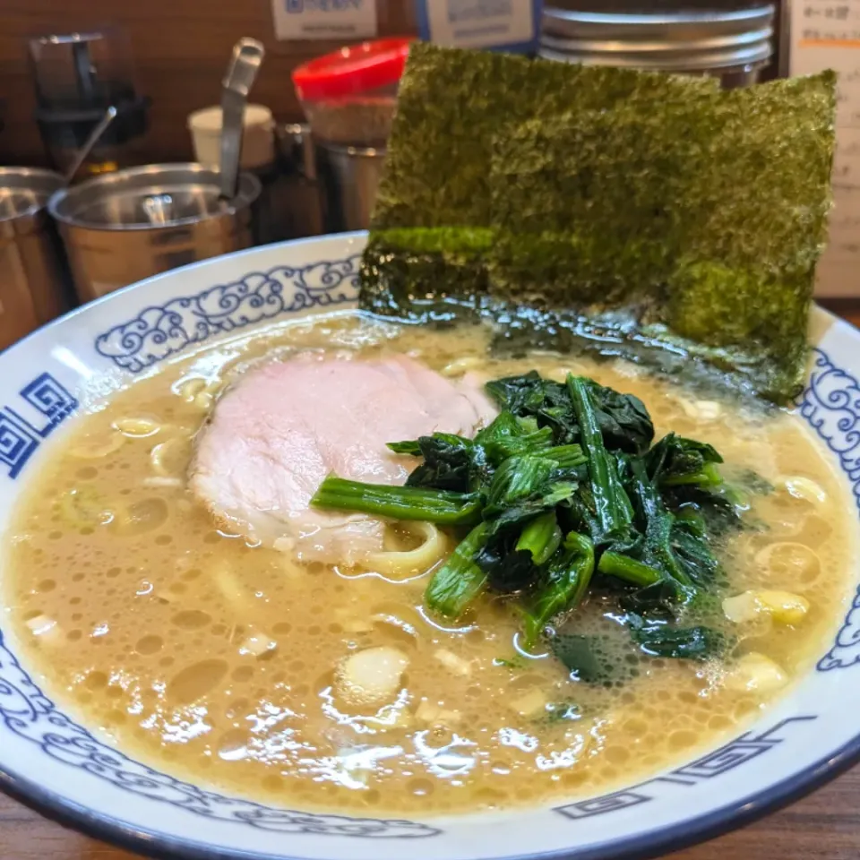 横浜豚骨醤油ラーメンYOLOのラーメン|しあるさん