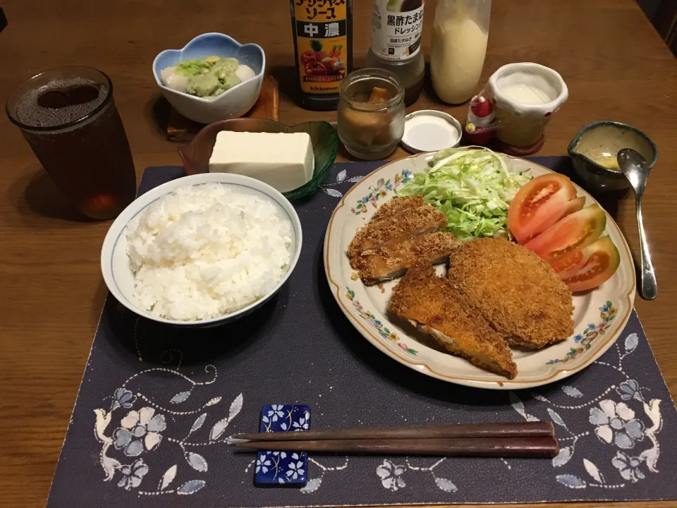 Snapdishの料理写真:ご飯、トンカツ、アジフライ、コロッケ、千切りキャベツ、トマト、里芋のずんだっちゃ♪、冷奴、沢庵、麦茶、牛乳ゼリー(夕飯)|enarinさん