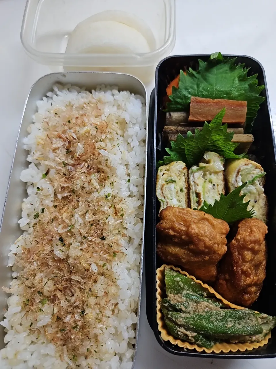 ☆高校生弁当☆自家製振りかけごはん、高野豆腐、牛蒡煮、シラス葱卵焼き、から揚げ、オクラ胡麻和え、梨|ｼｮｺﾗさん