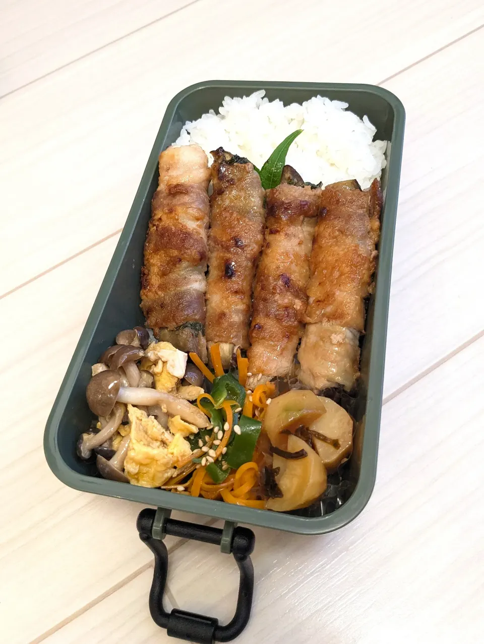 茄子とシソの豚バラ巻き弁当🌷|きゅーさん