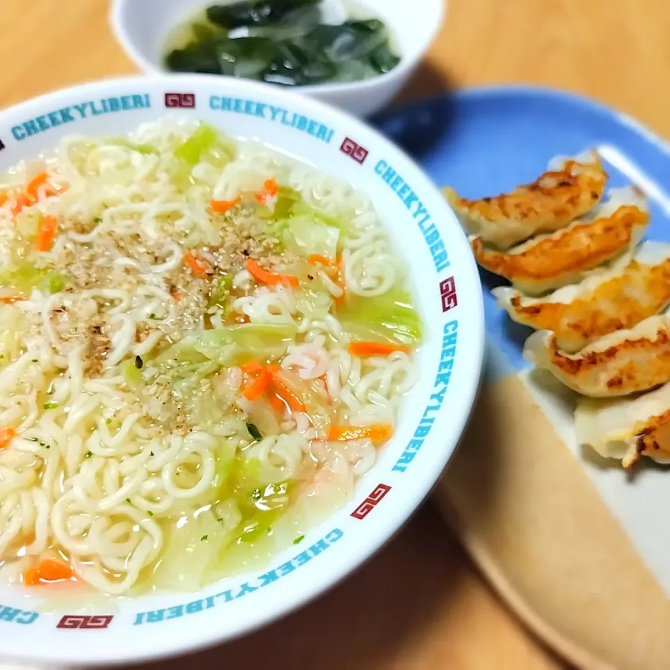 サッポロ一番塩ラーメン 餃子セット|万葉さん