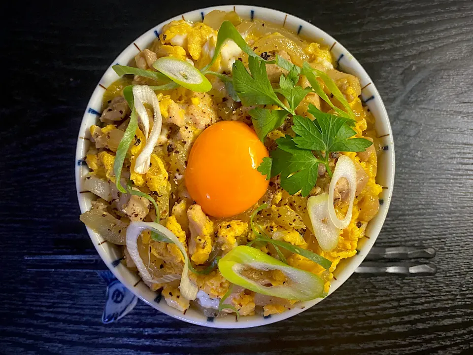 少し高めの卵で親子丼🥚|ちんすこうBOYZさん