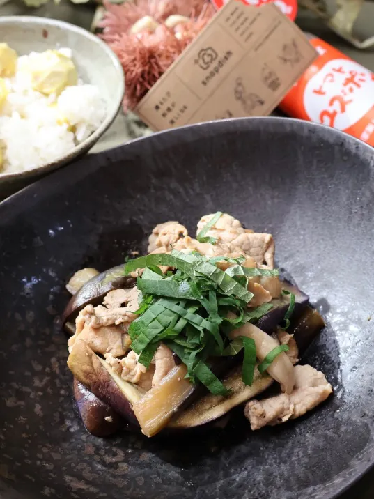 Snapdishの料理写真:豚肉とナスのトマトユズポン炒め🍅 ＆ 栗ご飯🌰|めいめいさん