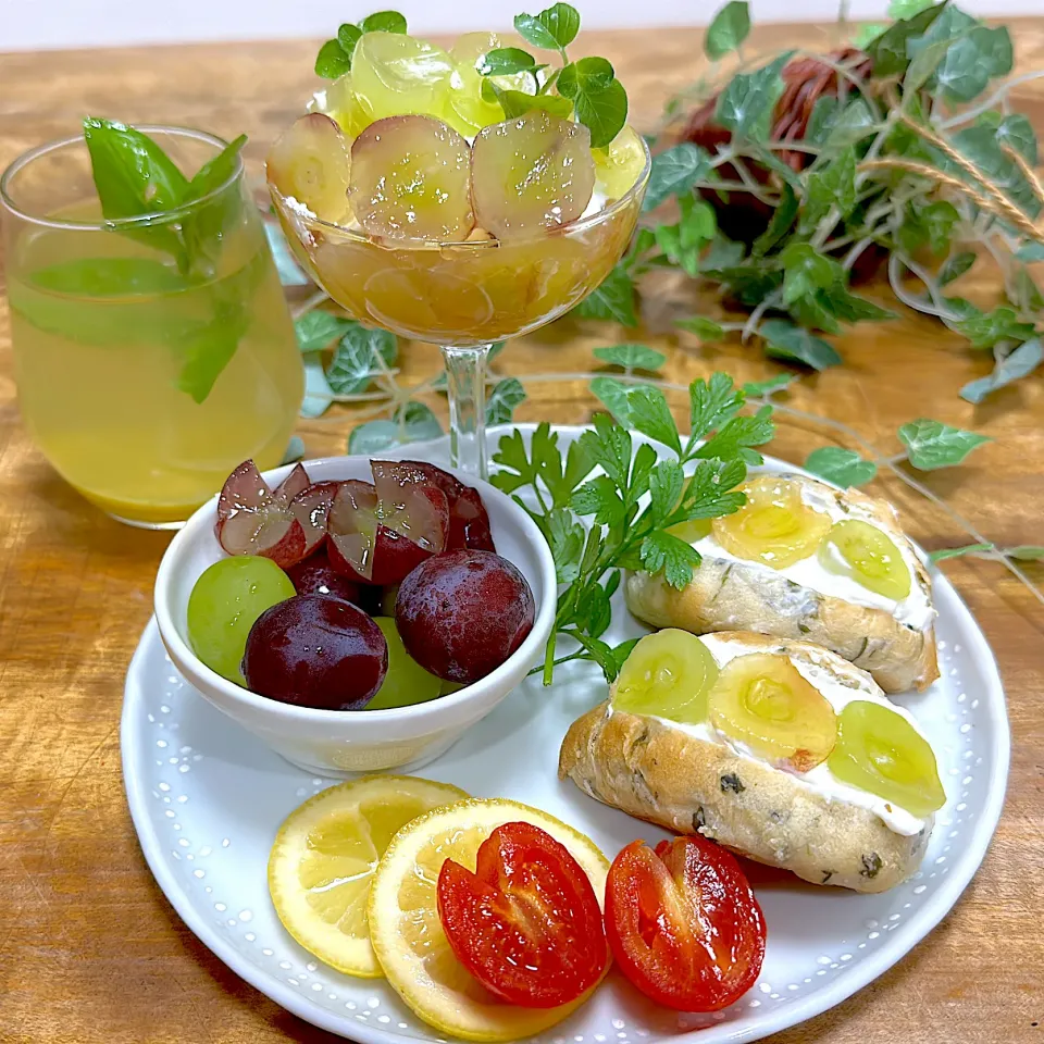 ぶどういっぱい朝食|くまちゃんさん