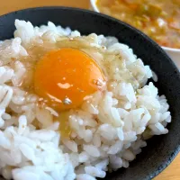 Snapdishの料理写真:減塩梅こんぶ茶で卵かけご飯🥚|さつまいもさん