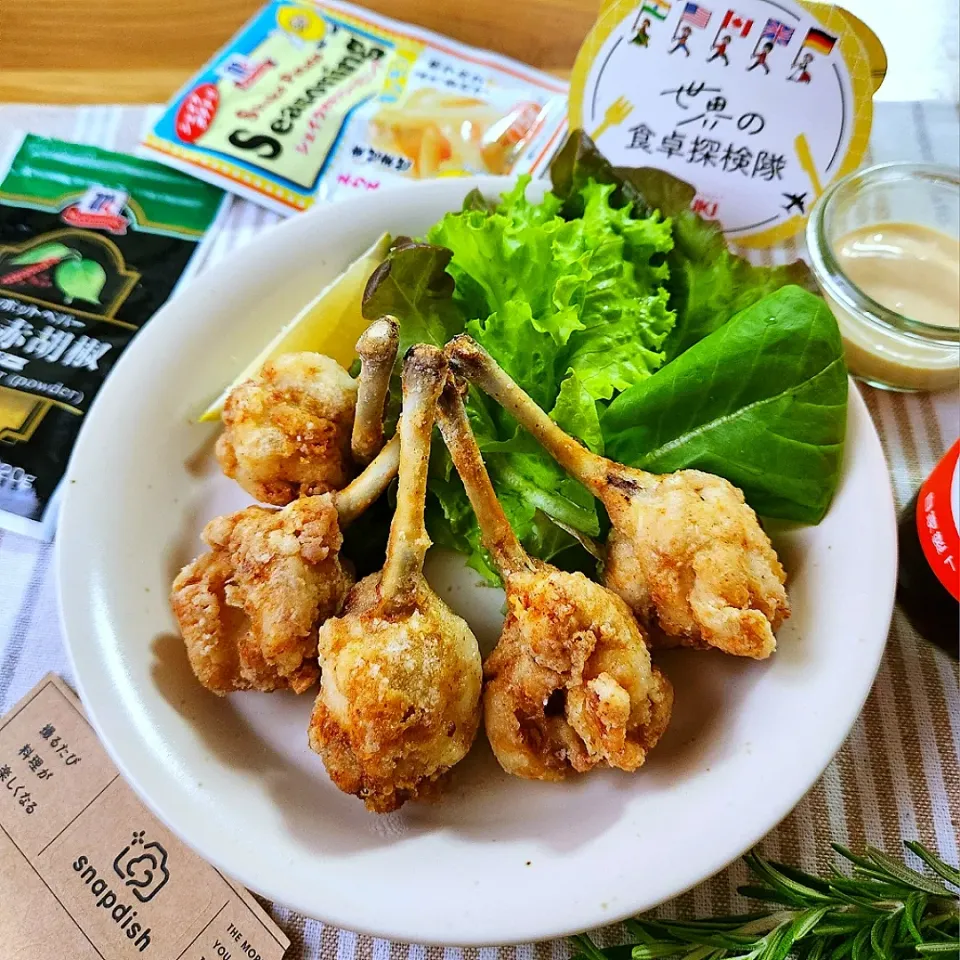 シェイクポテトシーズニングと完熟赤胡椒のチューリップの唐揚げ🐔ソースはトマポンマヨ❗|ナオミさん