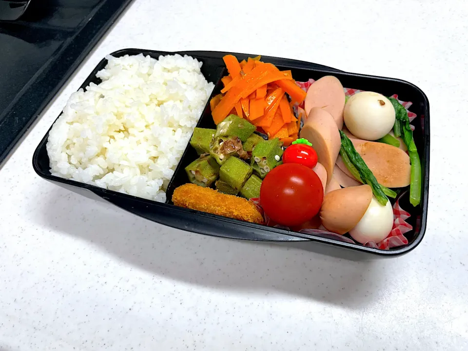 Snapdishの料理写真:9/10 旦那弁当⁂ぎょにくんとうずらの小松菜炒め弁当|ゆさん