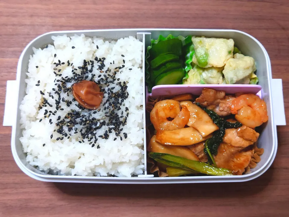 今日の手作り弁当は、豚肉と海老のオイスターソース炒め弁当。

献立は、
・ごはんは秋田県産あきたこまち
・豚肉と海老のオイスターソース炒め
・枝豆天（練物）
・きゅうりのぬか漬|Mars＠釜飯作り研究中さん