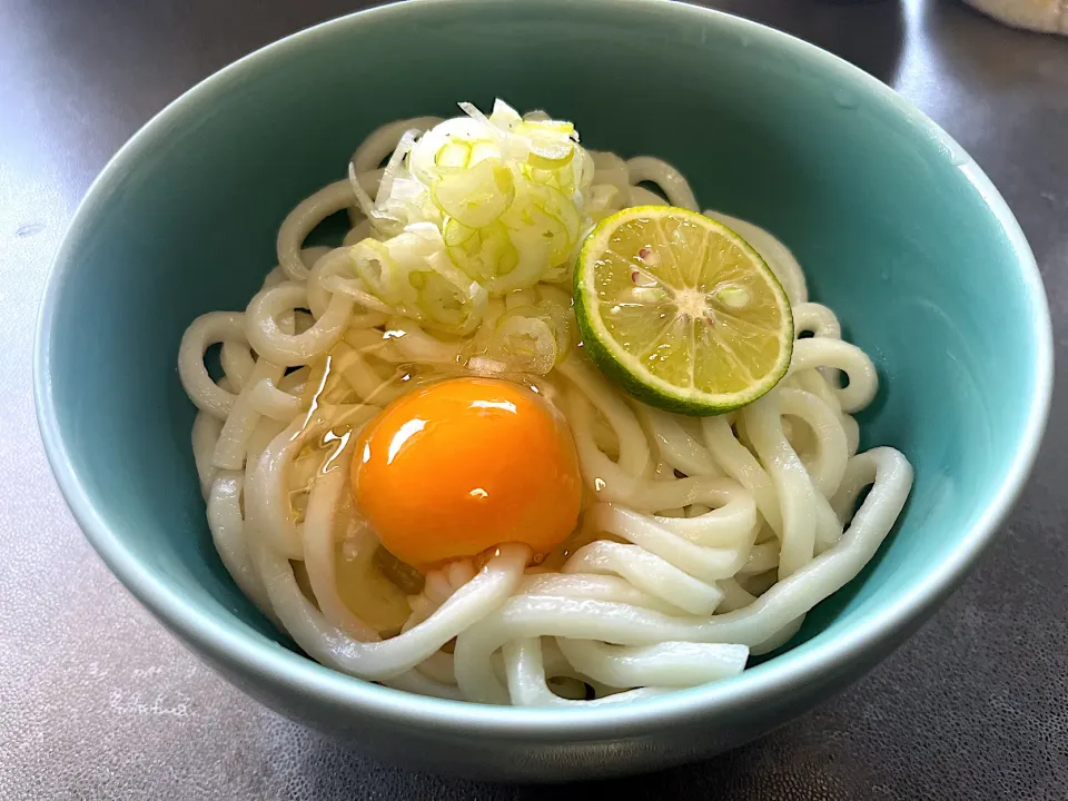 釜玉うどん　すだちをかけて🙂‍↕️|なかちゃんたまごさん