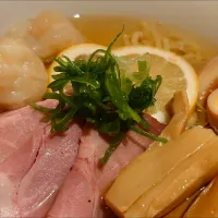 【500,000もぐもぐ超爆大感謝】
【9/14までの30杯/日程度の限定】
【TRYラーメン大賞2021-2022 
新店・しょうゆ部門 5位】 
支那蕎麦 澤田 
白醤油海老昆布水冷やしラーメン
 (1,250円)
＋メンマ (200円) 
＠新宿御苑前3分 
(JR新宿駅から徒歩16分)
24222 (239,407)
