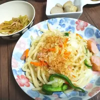 Snapdishの料理写真:焼きうどん、里芋の煮物、芋の茎と揚げの煮物|尚さん