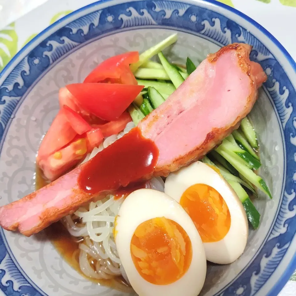 Snapdishの料理写真:盛岡冷麺です🍀暑い日にはツルッと✨|rikako♪。.:＊さん