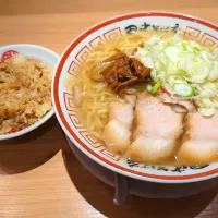 Snapdishの料理写真:田中そば  中華そば＆特製肉めし🍜🍚| とへとへさん