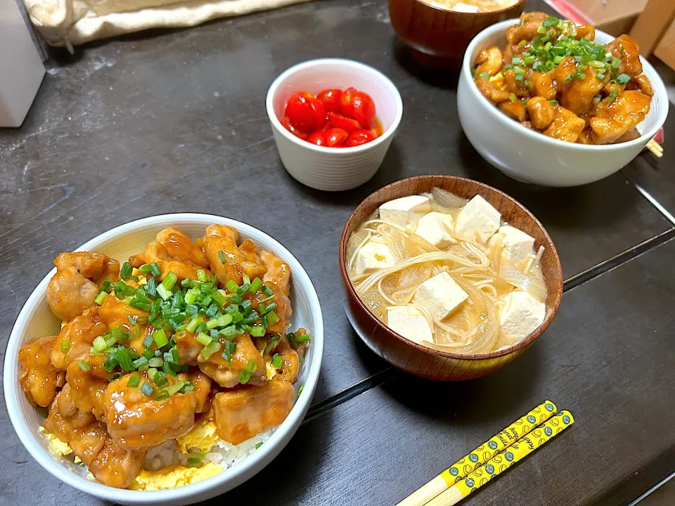 晩ごはん★てりたま丼、トマトの和風マリネ、豆腐とそうめんのみそ汁|ハルさん