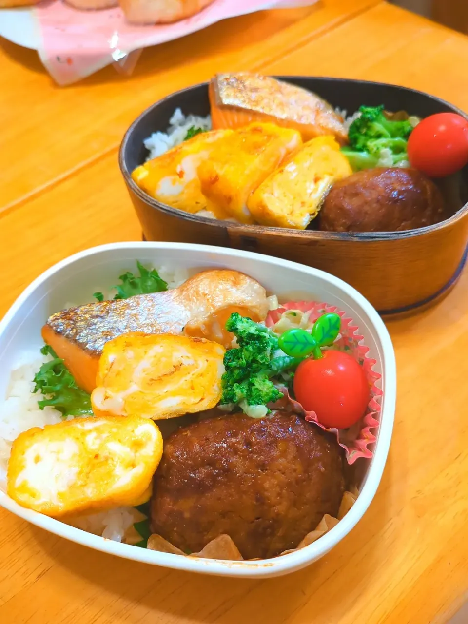 Snapdishの料理写真:ハンバーグと鮭弁当|さやかさん