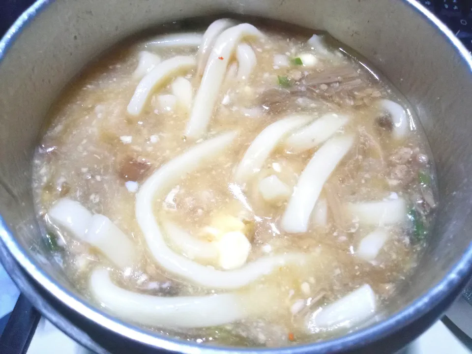 鶏の煮付けの残り汁で作ったなめ茸と肉そぼろ入りとろみ付き掻き玉うどん|darkbaronさん