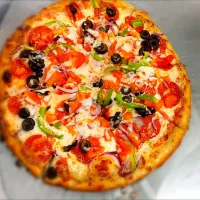 Hand tossed special supreme 'Za w/ pepperoni added 😋😋|Zachariah Pruittさん