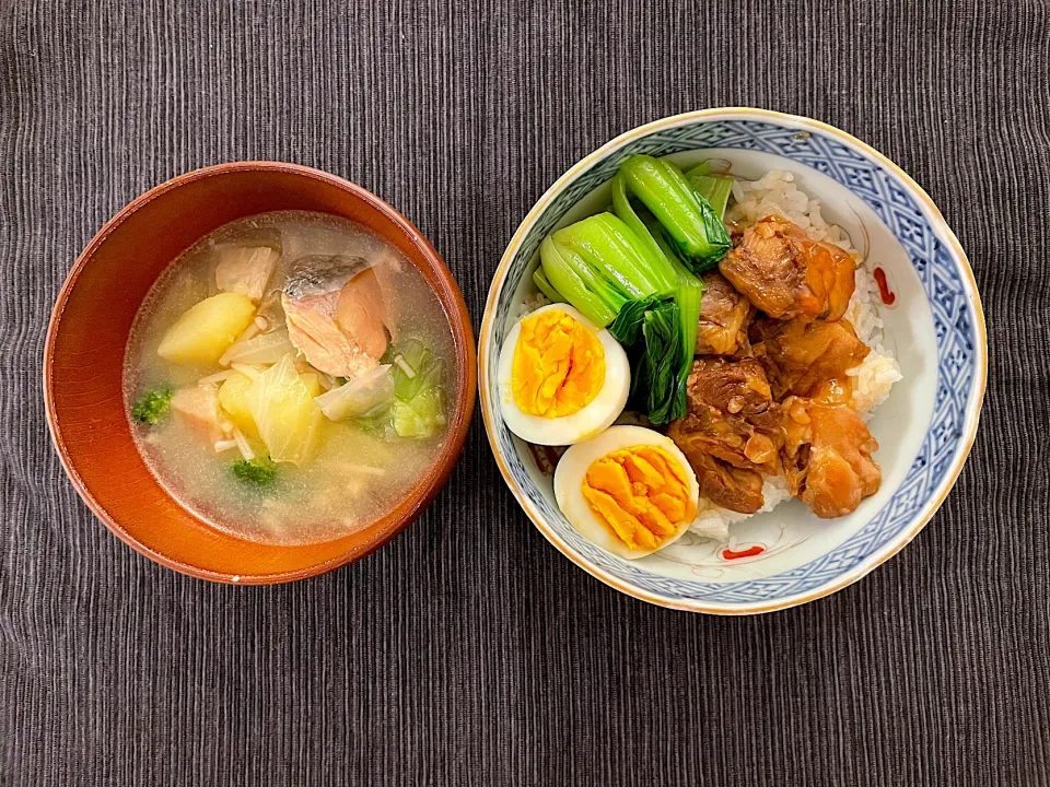 豚の角煮丼メインのお夕飯|みーぬさん