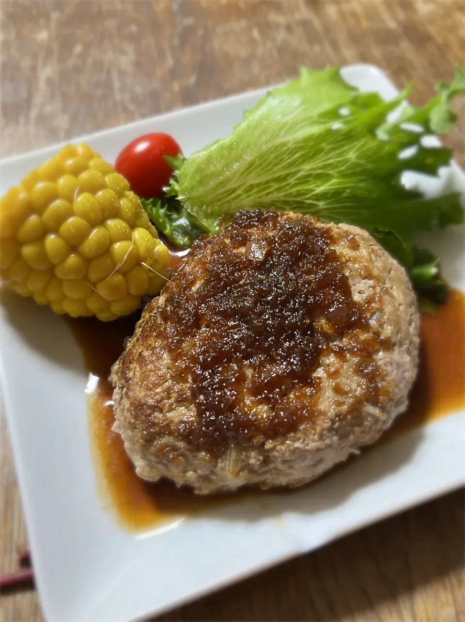 和風ハンバーグ・茹でもろこし・サラダ・コンソメスープ・ご飯|ちびろ菌さん