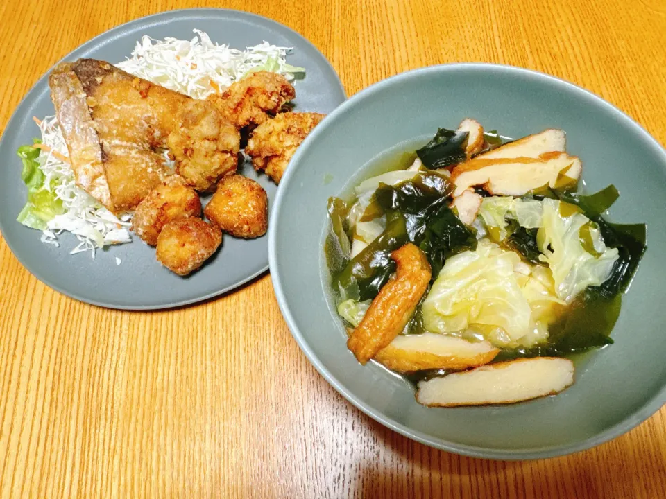 唐揚げ とか
さつま揚げ、キャベツの煮たのとか|naoさん