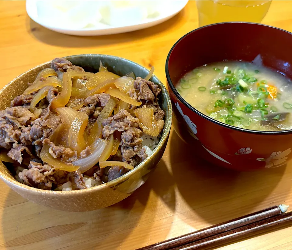 牛丼、豚汁風味噌汁|Kouji  Kobayashiさん