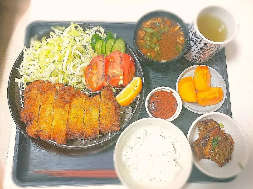 Snapdishの料理写真:トンカツ定食|Ayumiさん