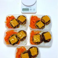 Snapdishの料理写真:チーズハンバーグ弁当|イシュタール石井さん