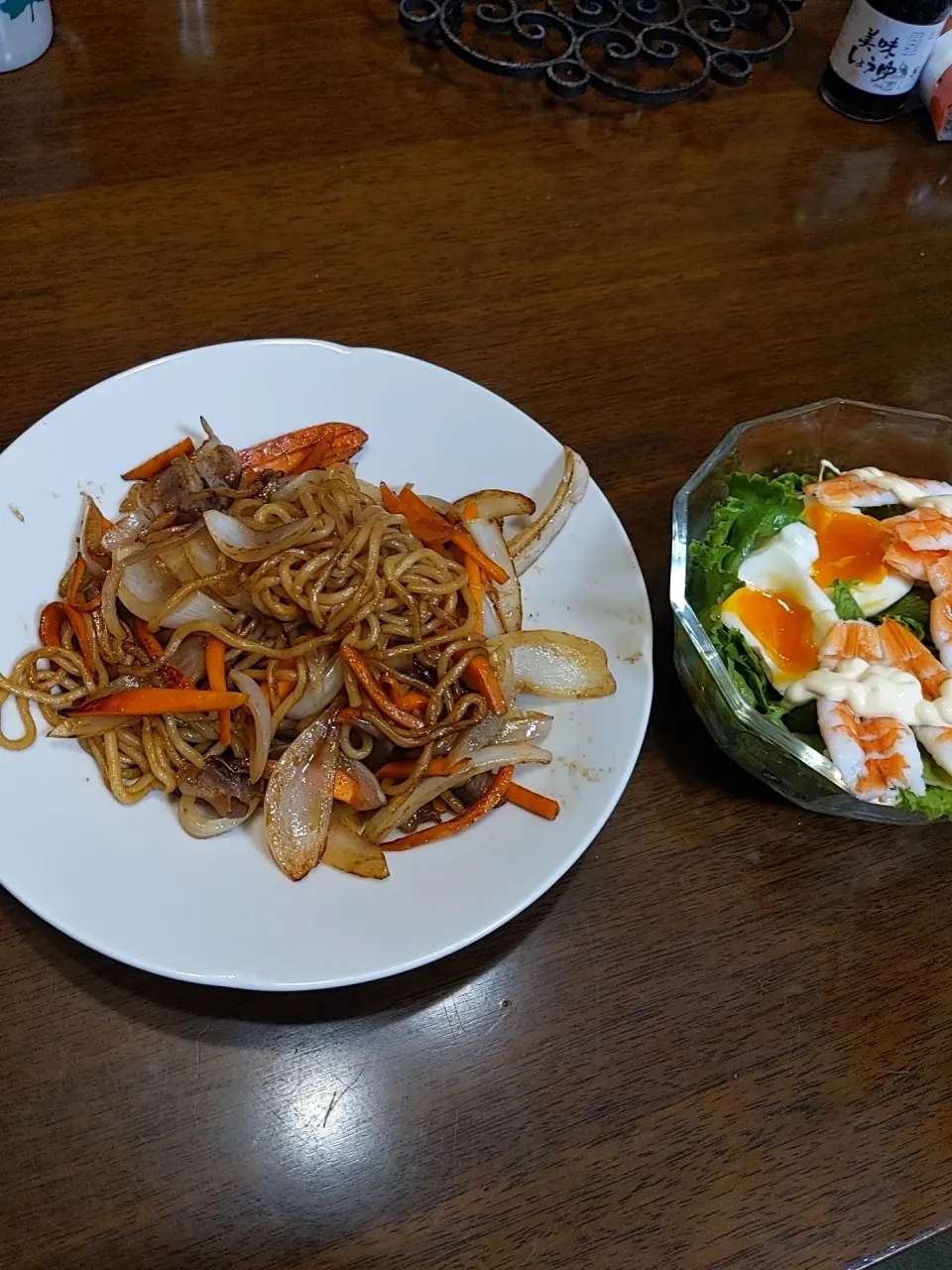 焼きそばと海老サラダ|くぼんぼんさん