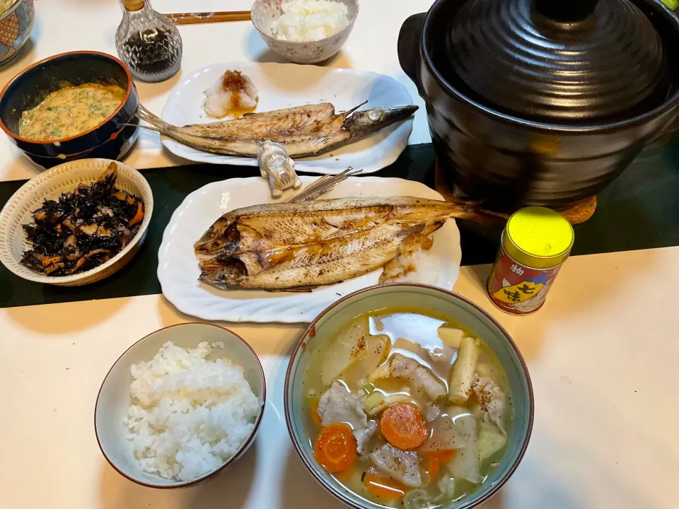 休麺日
長崎の干物、アゴ(飛魚)とカマス
長野の八幡屋礒五郎と茨城のおかめ納豆のコラボ
豚汁、ひじきで晩ごはん。|Takeshi  Nagakiさん